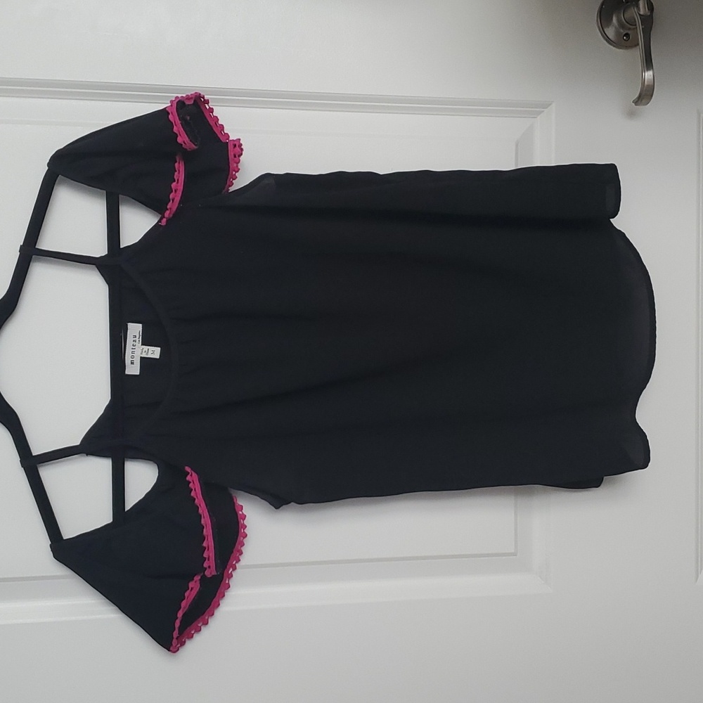 Black and pink cold shoulder top
